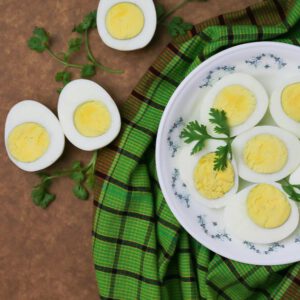 Wie kocht man ein Ei? Brot mit Ei